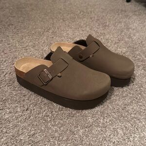 Cushionaire Platform Clogs